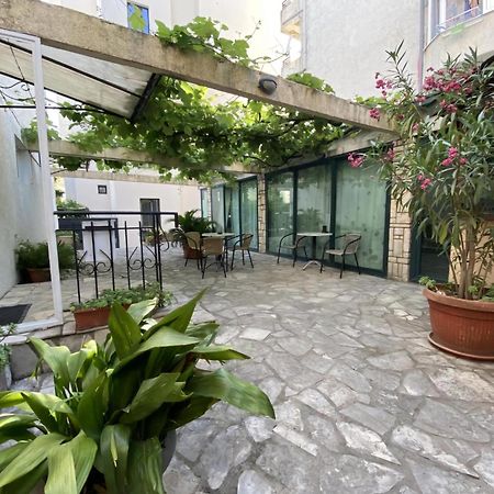 Guesthouse Tri Palme Bečići Εξωτερικό φωτογραφία