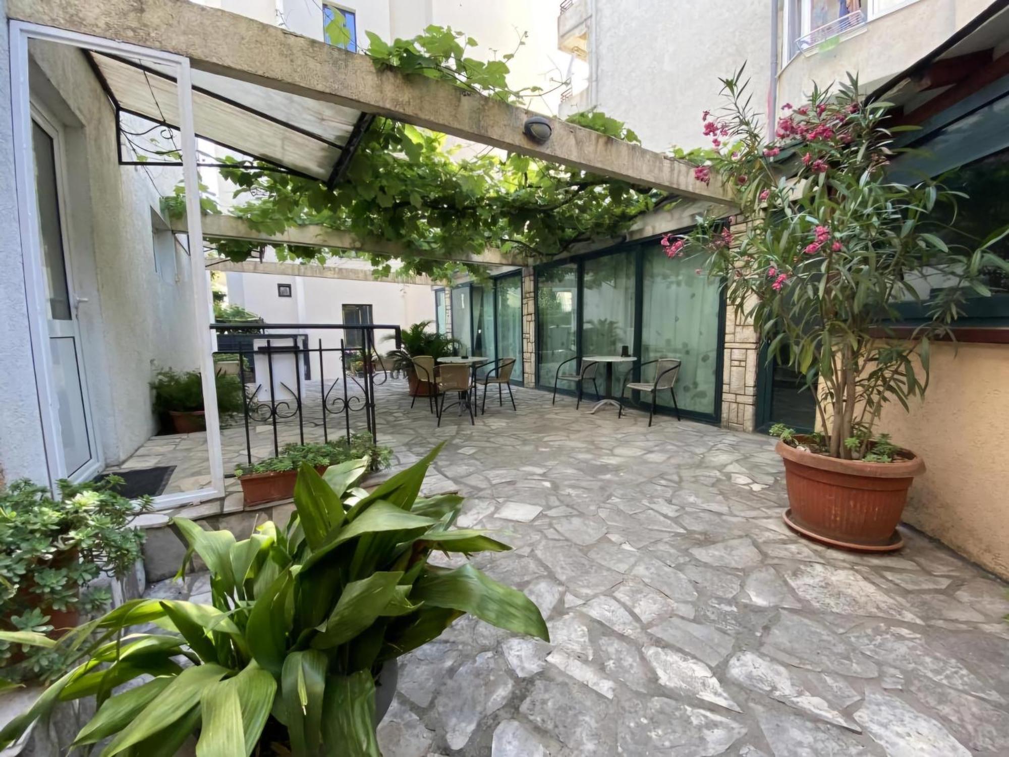 Guesthouse Tri Palme Bečići Εξωτερικό φωτογραφία